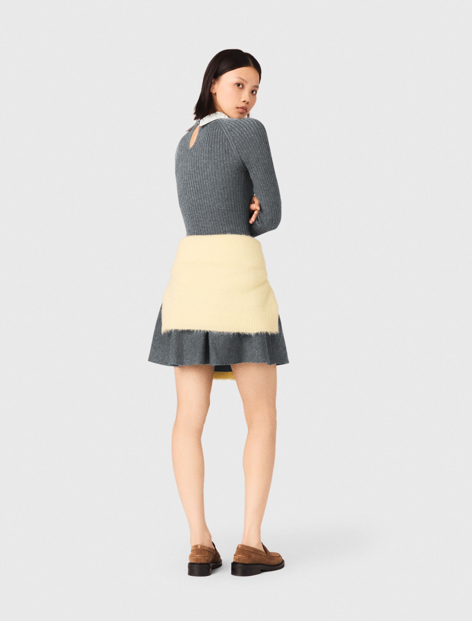 Abito corto maglia collo perlato