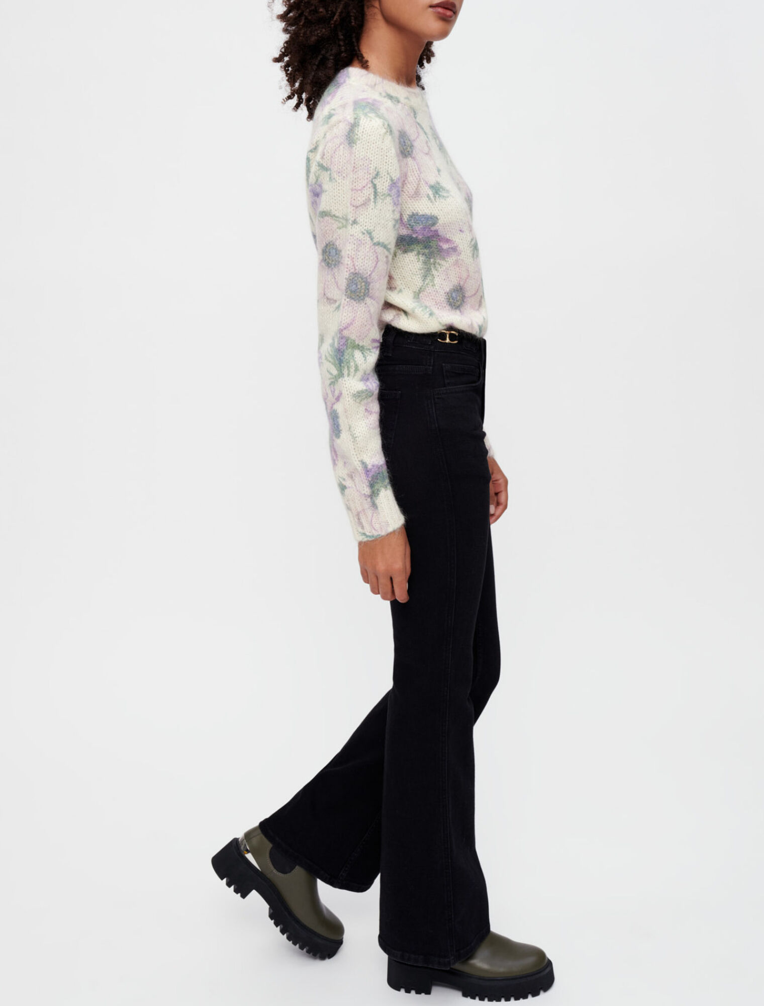 Jeans svasati con borchie