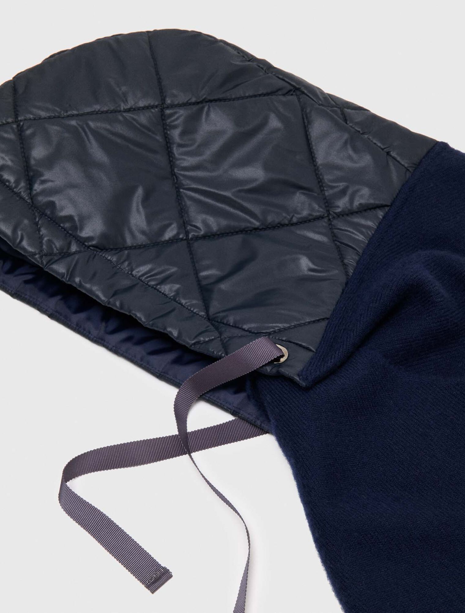 Poncho in lana con cappuccio