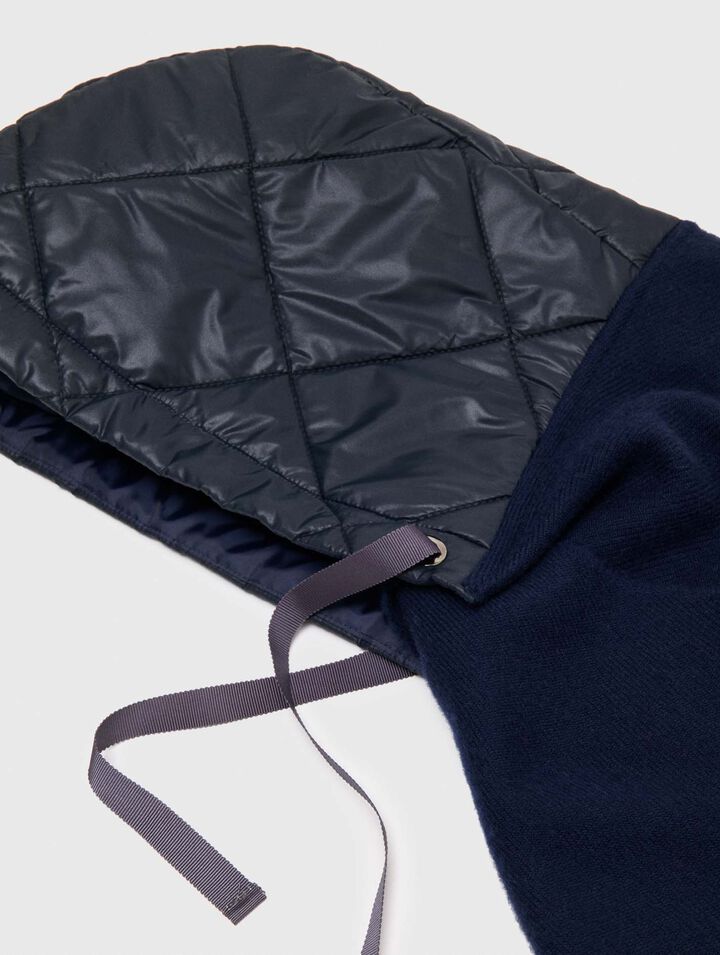 Poncho in lana con cappuccio