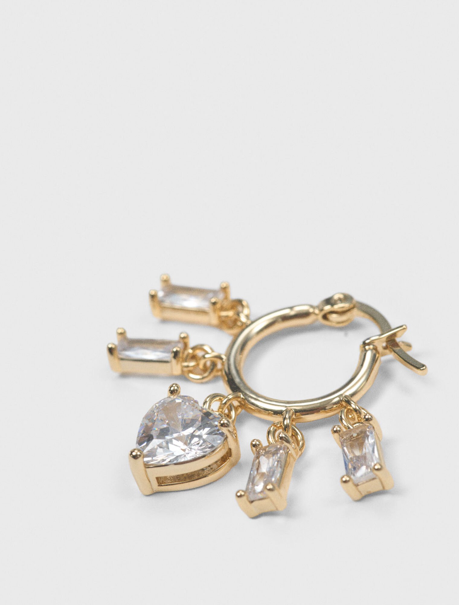 Cerchi dorati con gioielli strass