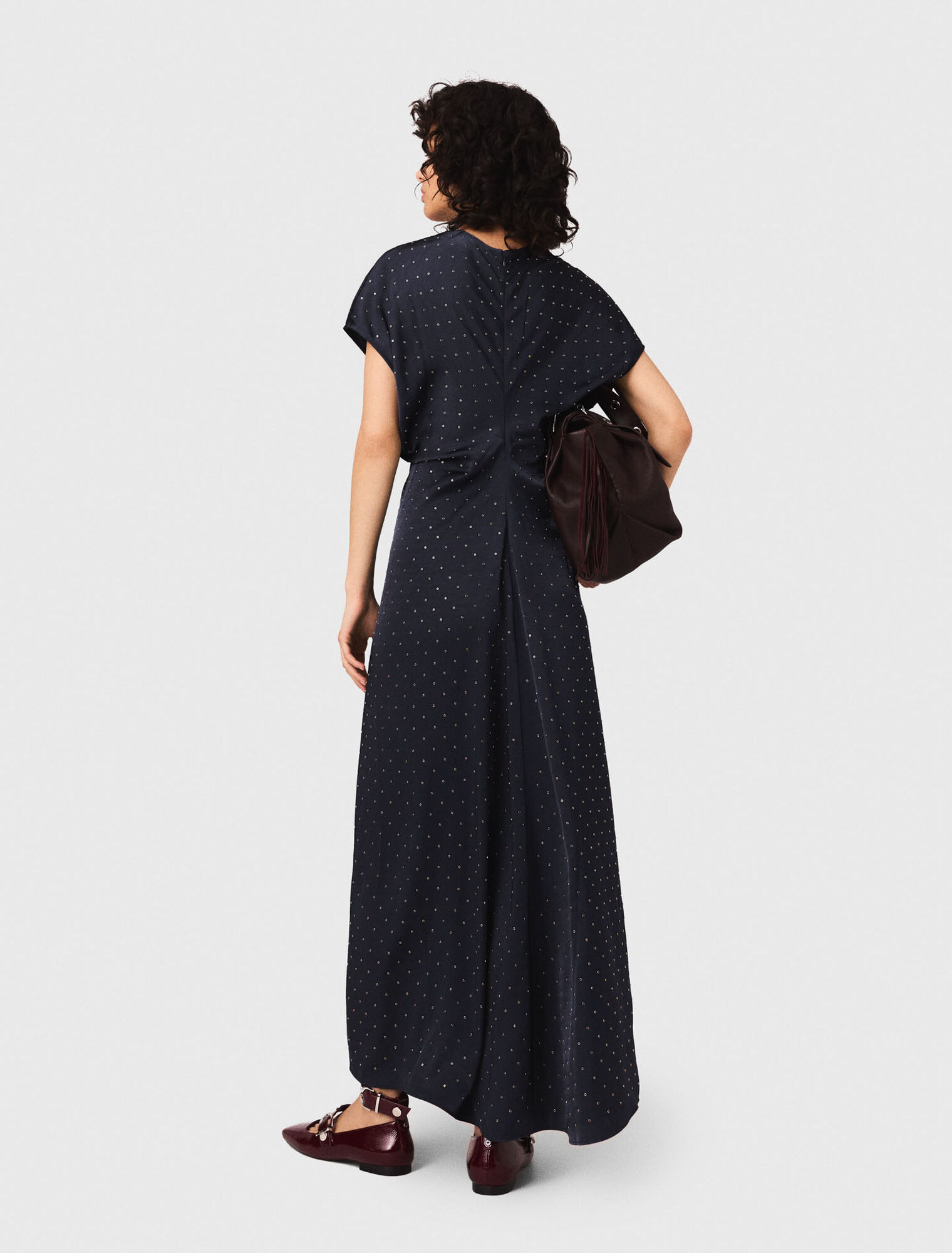 Abito maxi in raso e borchie