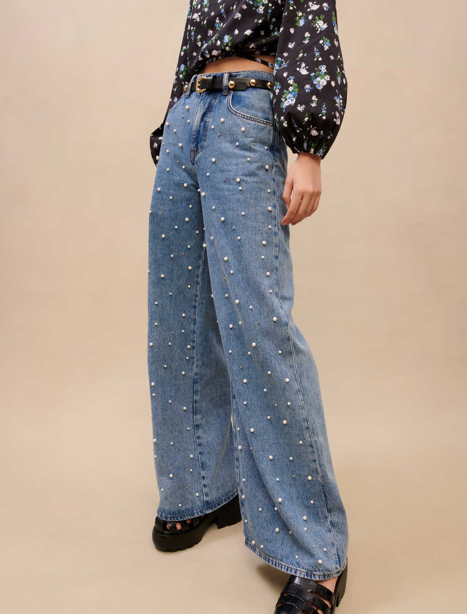 Jeans larghi ornati da perle