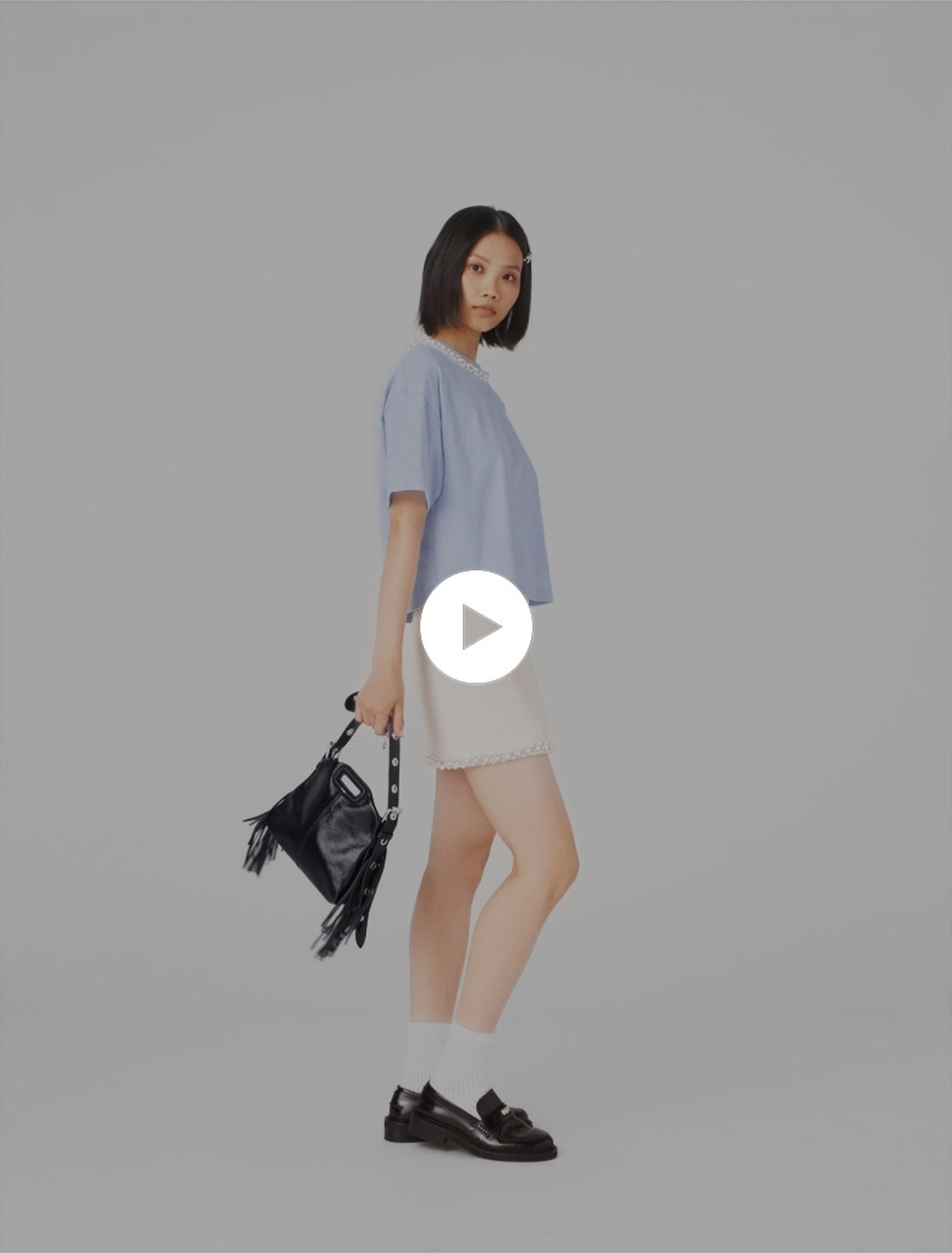 T-shirt con scollo bijou