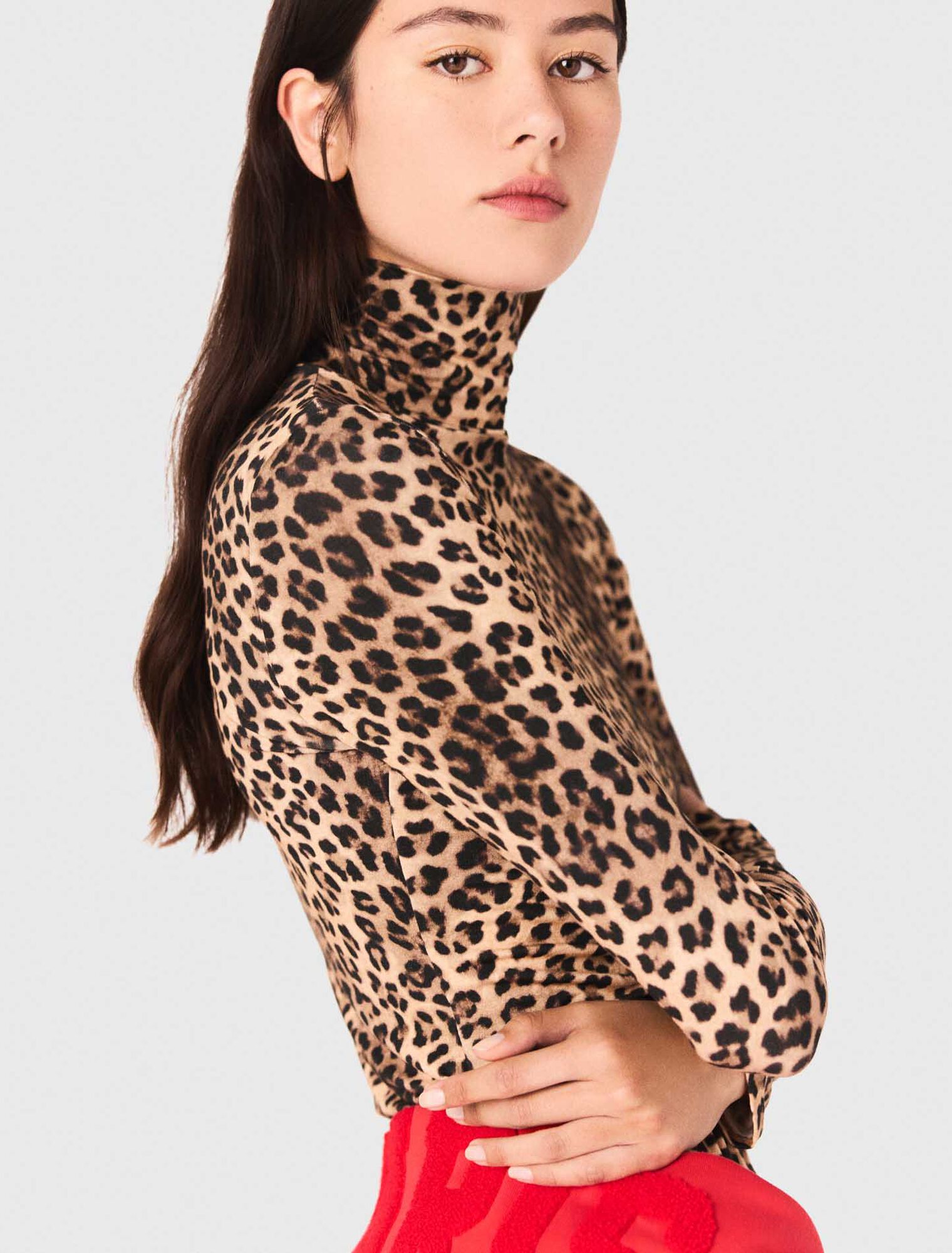 T-shirt con stampa leopardata