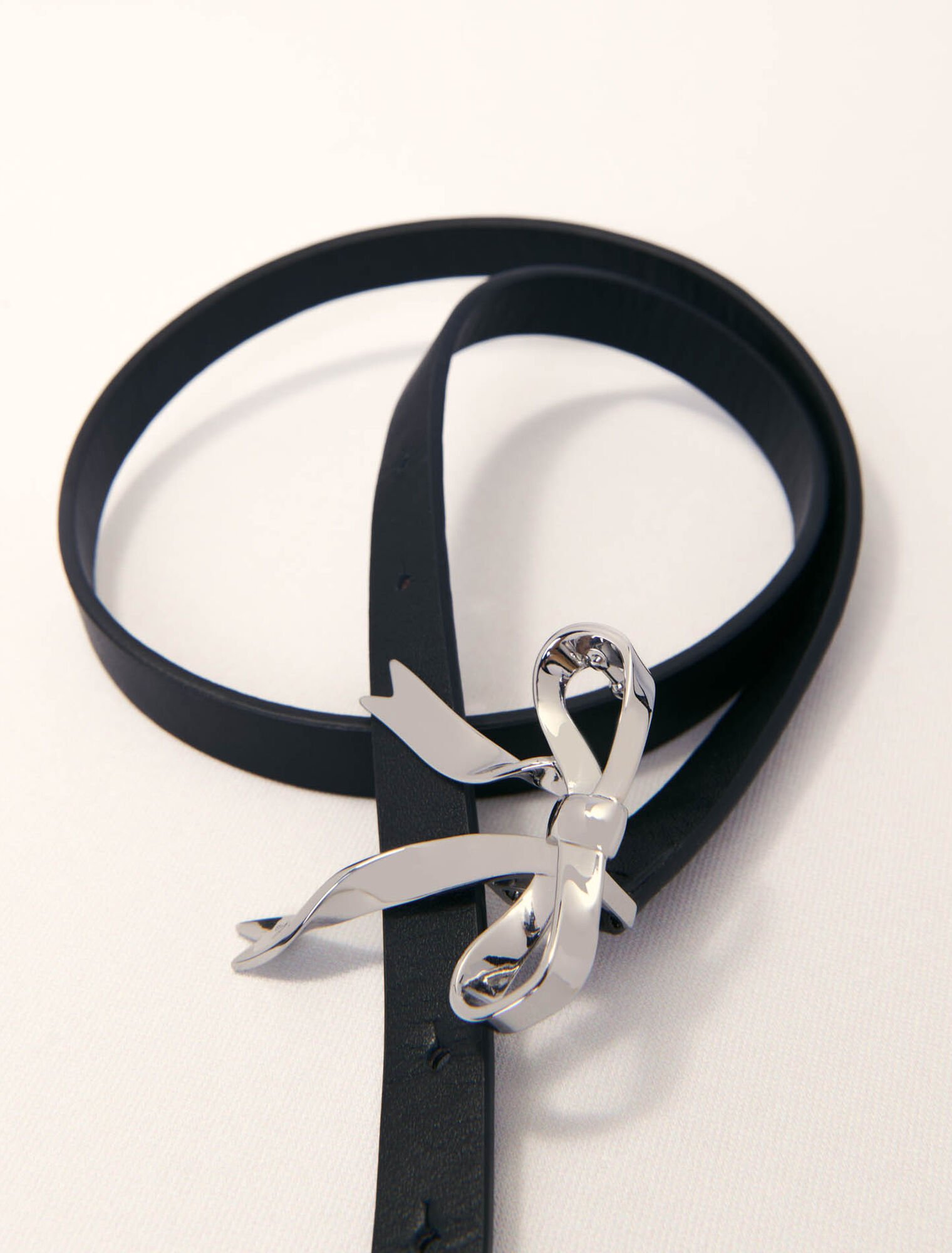 Cintura sottile in pelle con fiocco