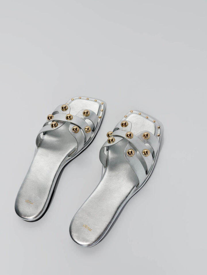 Mules in pelle borchiate