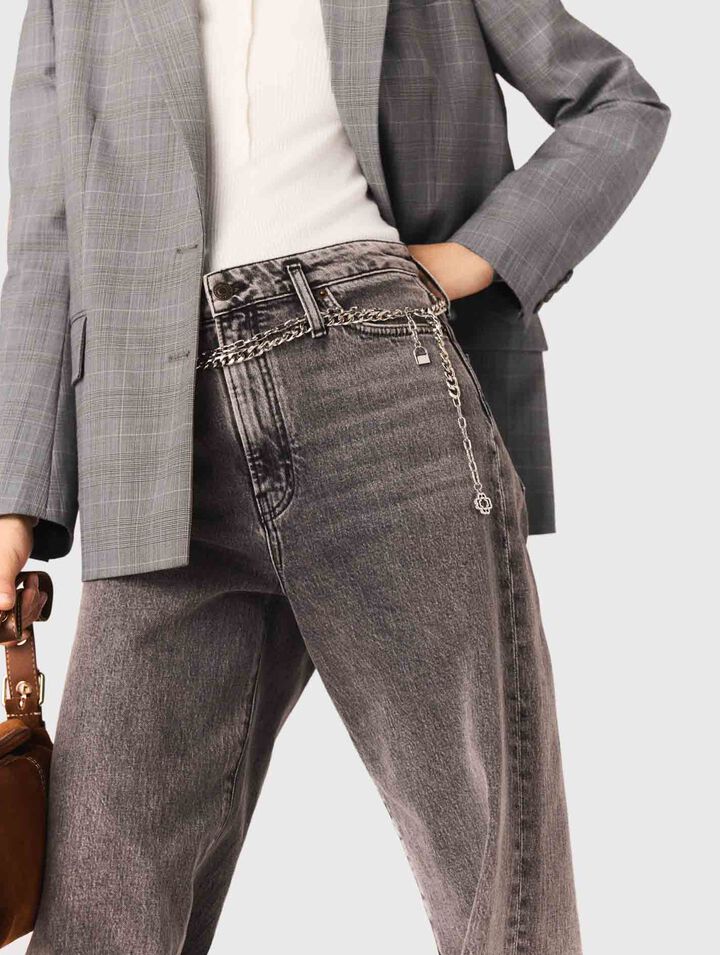 Jeans larghi e cintura a maglie