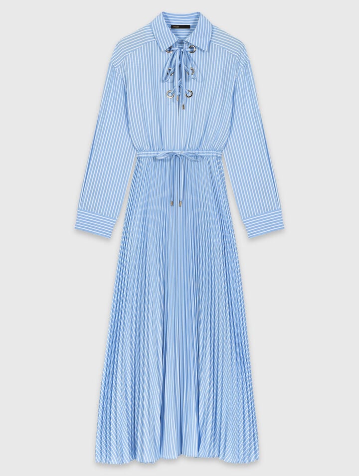 Abito lungo pliss&eacute; con occhielli