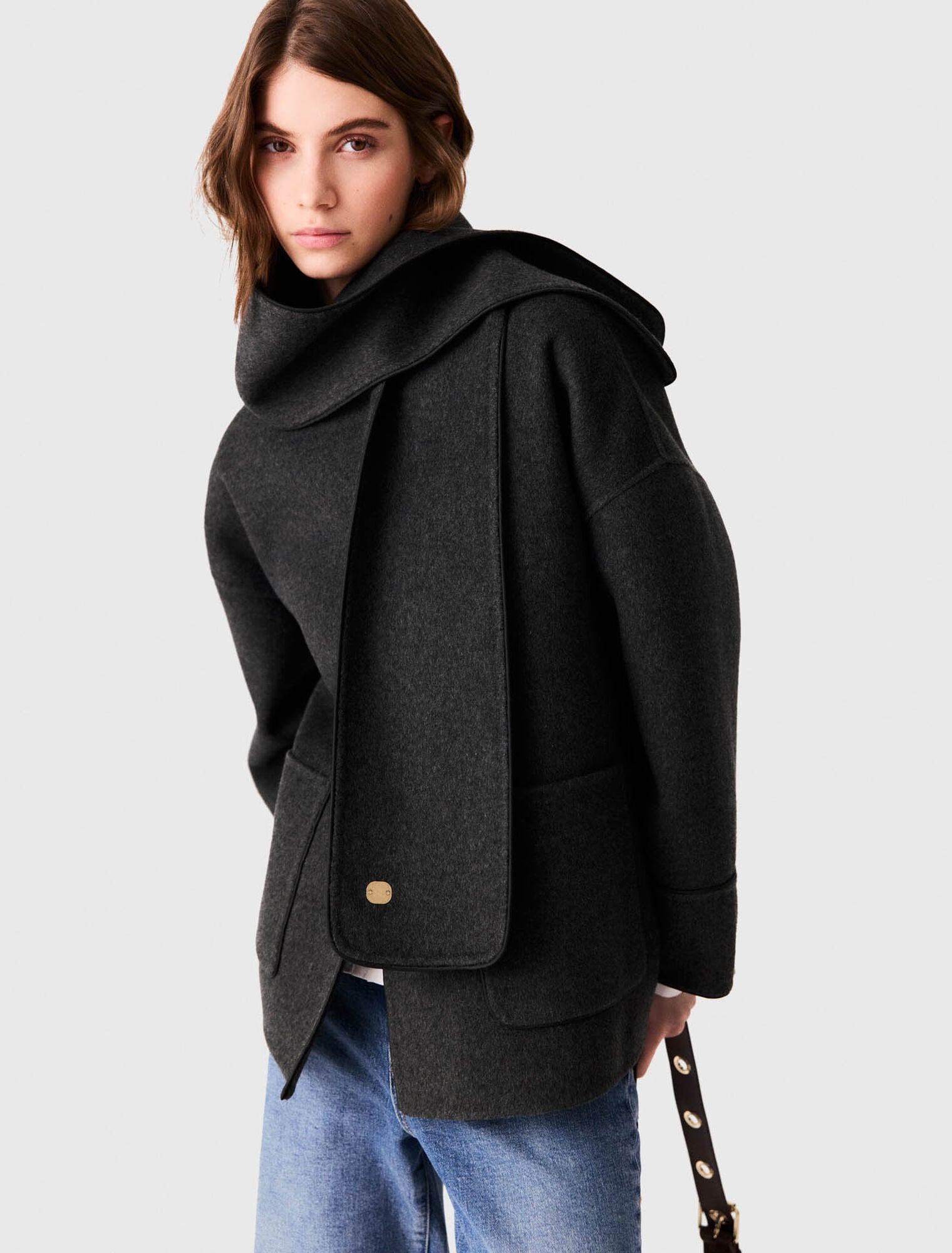 Cappotto con sciarpa rimovibile