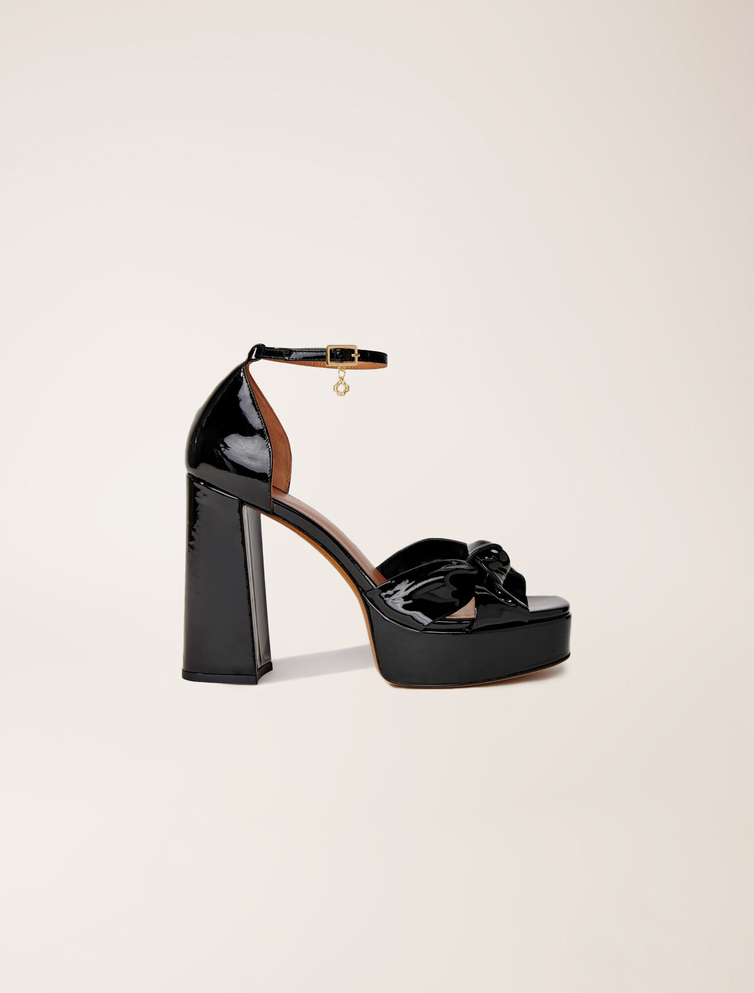 Sandali in pelle con zeppa