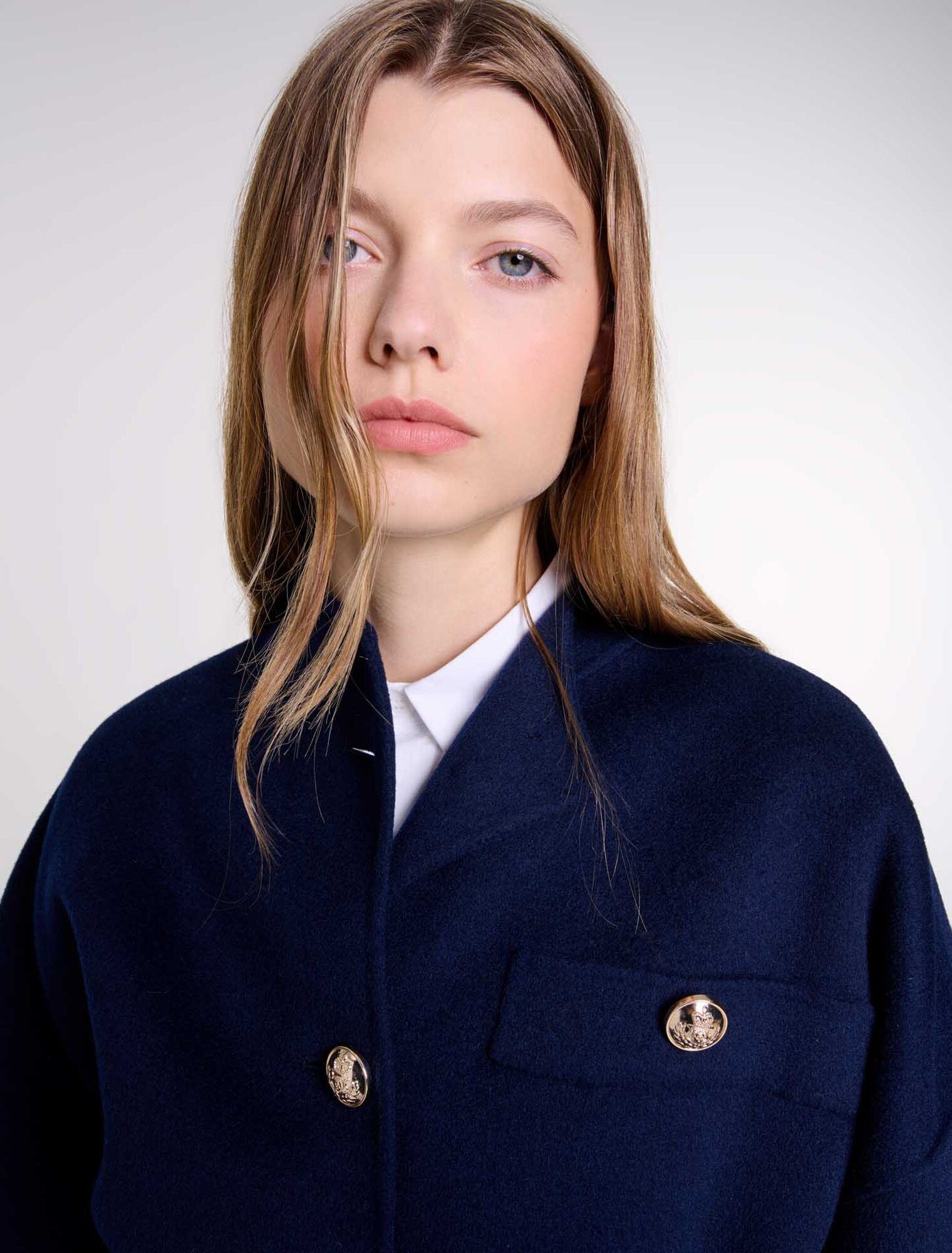 Cappotto corto in lana con cintura