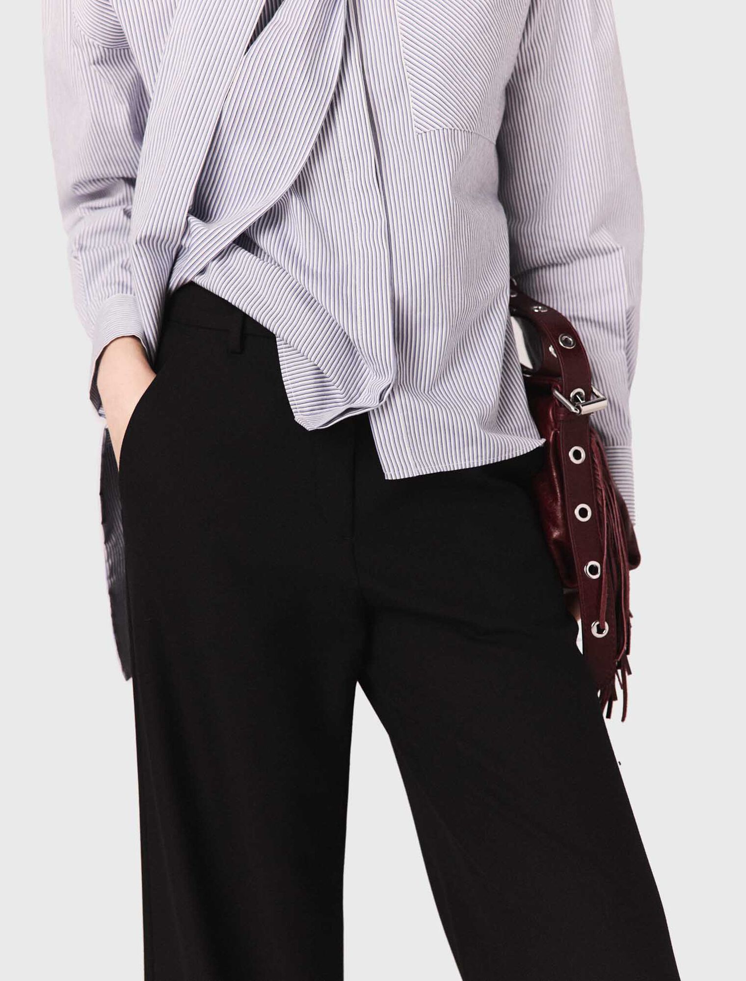 Pantaloni flare