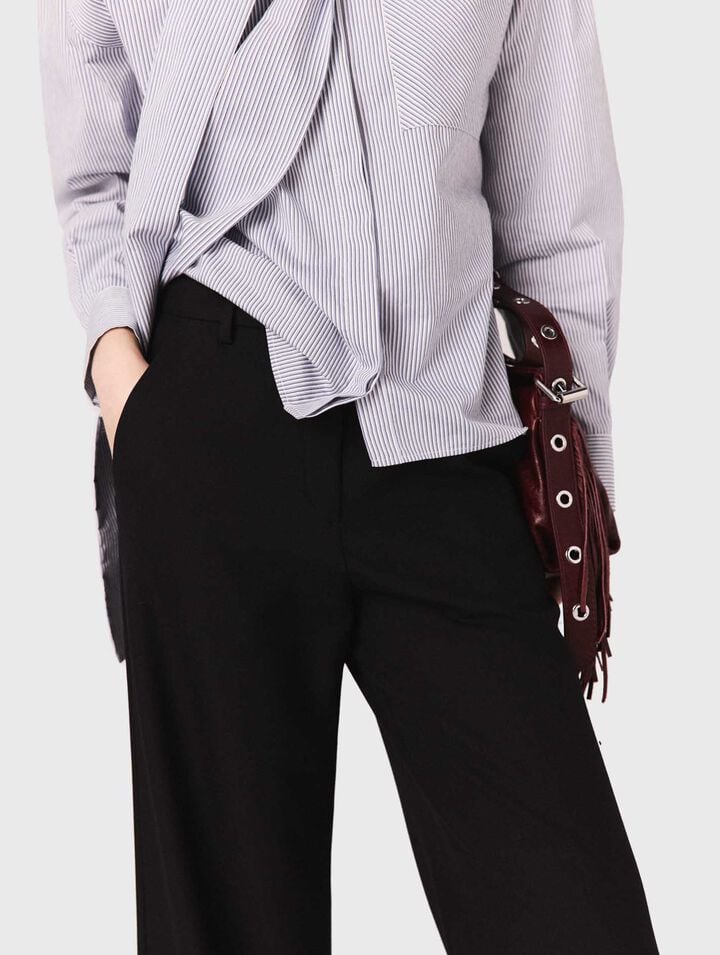 Pantaloni flare