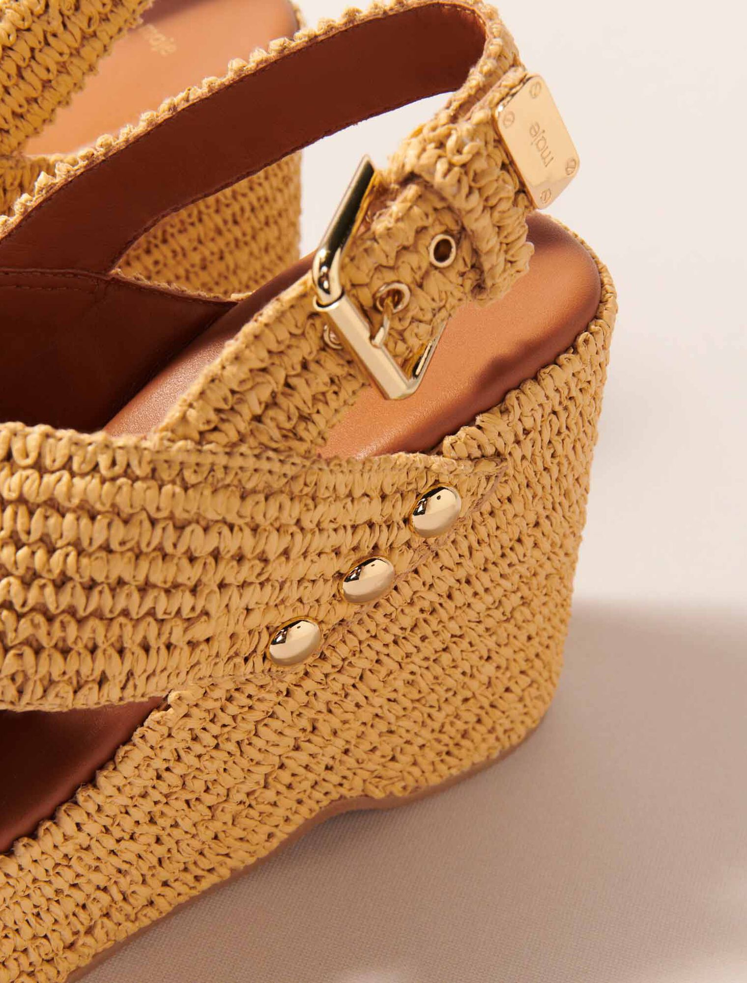 Sandali con zeppa in simil rafia