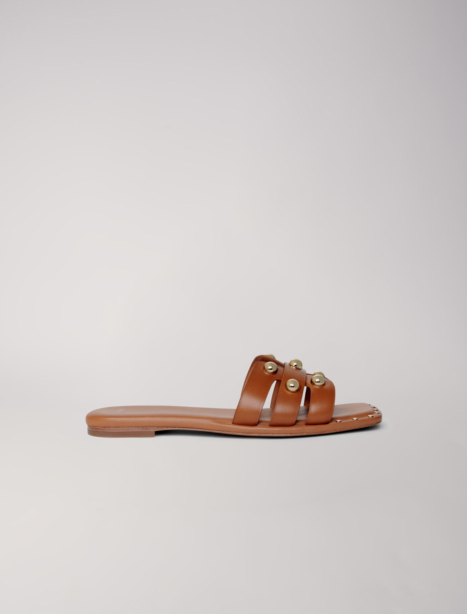 Mules in pelle borchiate