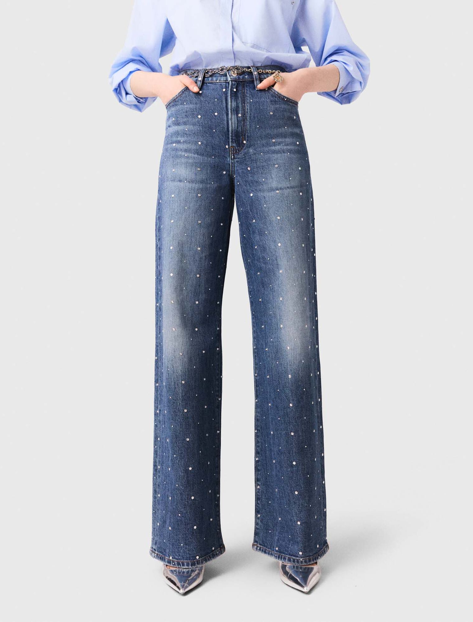 Jeans larghi in denim con borchie