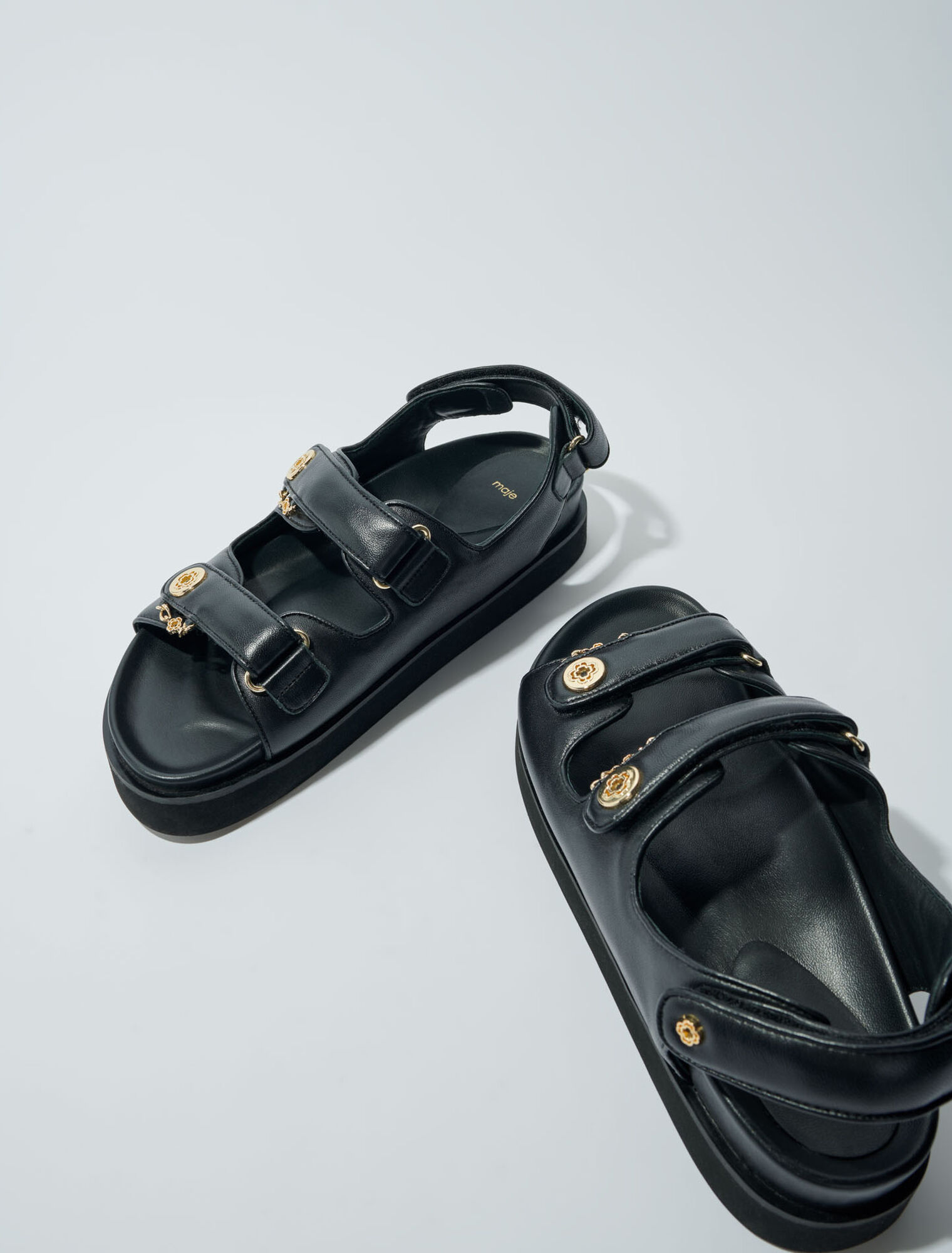 Sandali in pelle con suola piatta