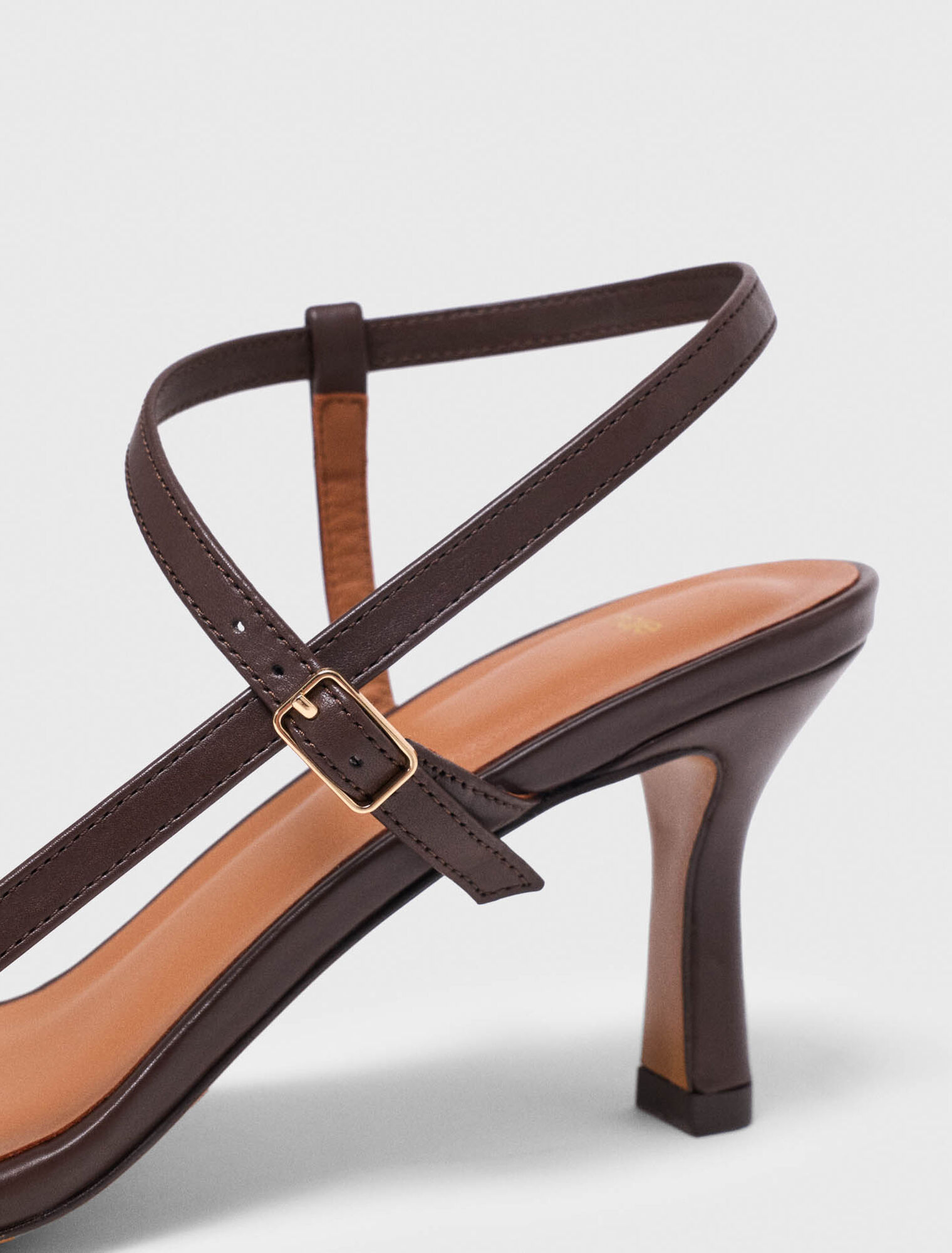 Sandali in pelle con listini