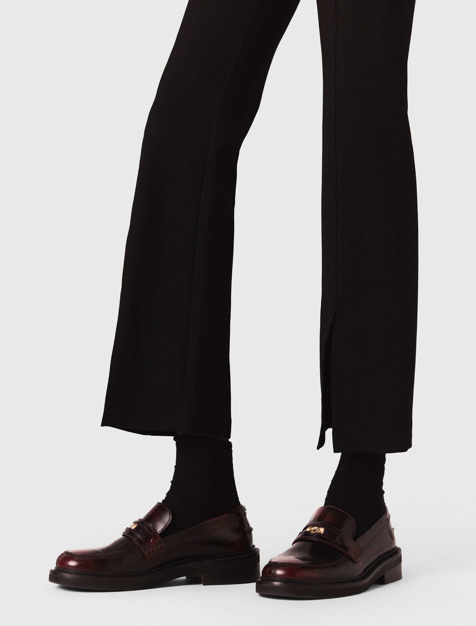 Pantaloni con spacco