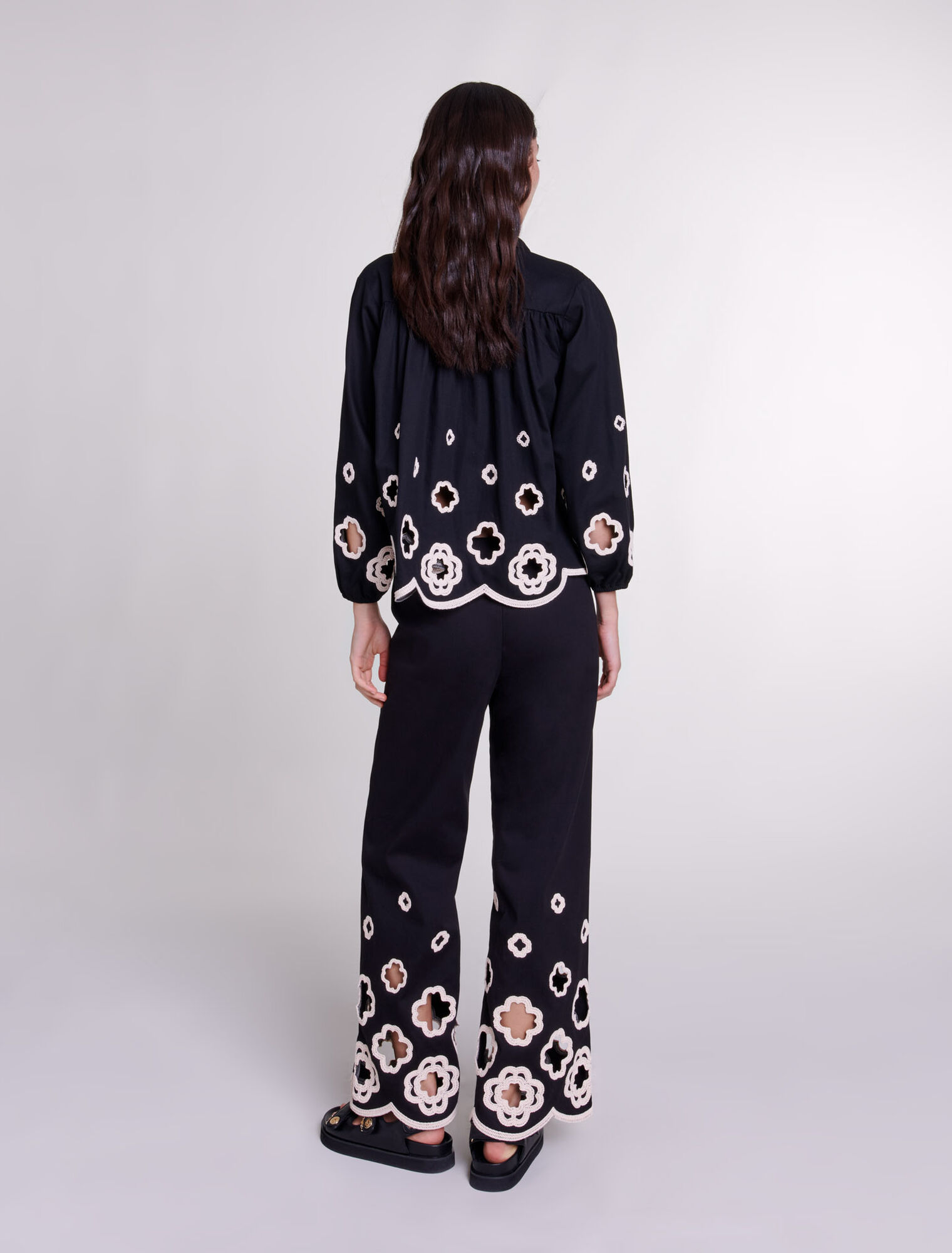 Pantaloni larghi in crochet