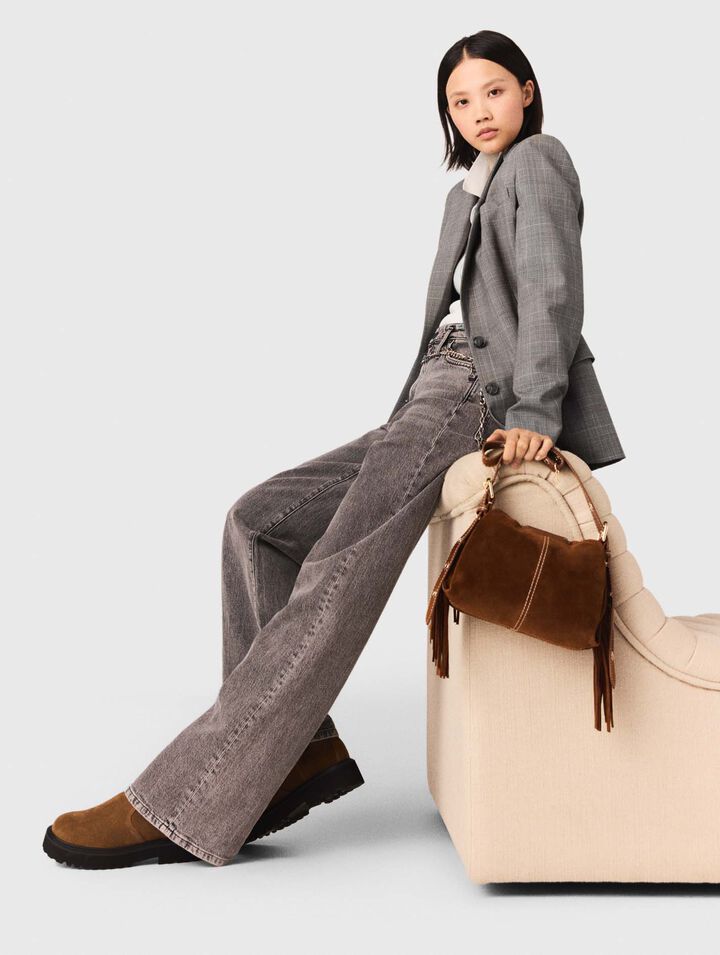 Jeans larghi e cintura a maglie