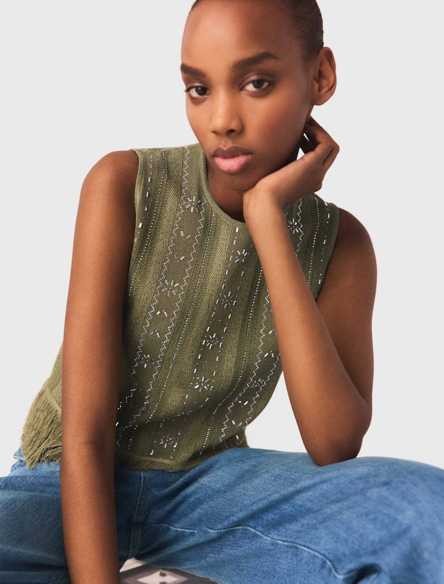 Top con fiori di strass e frange