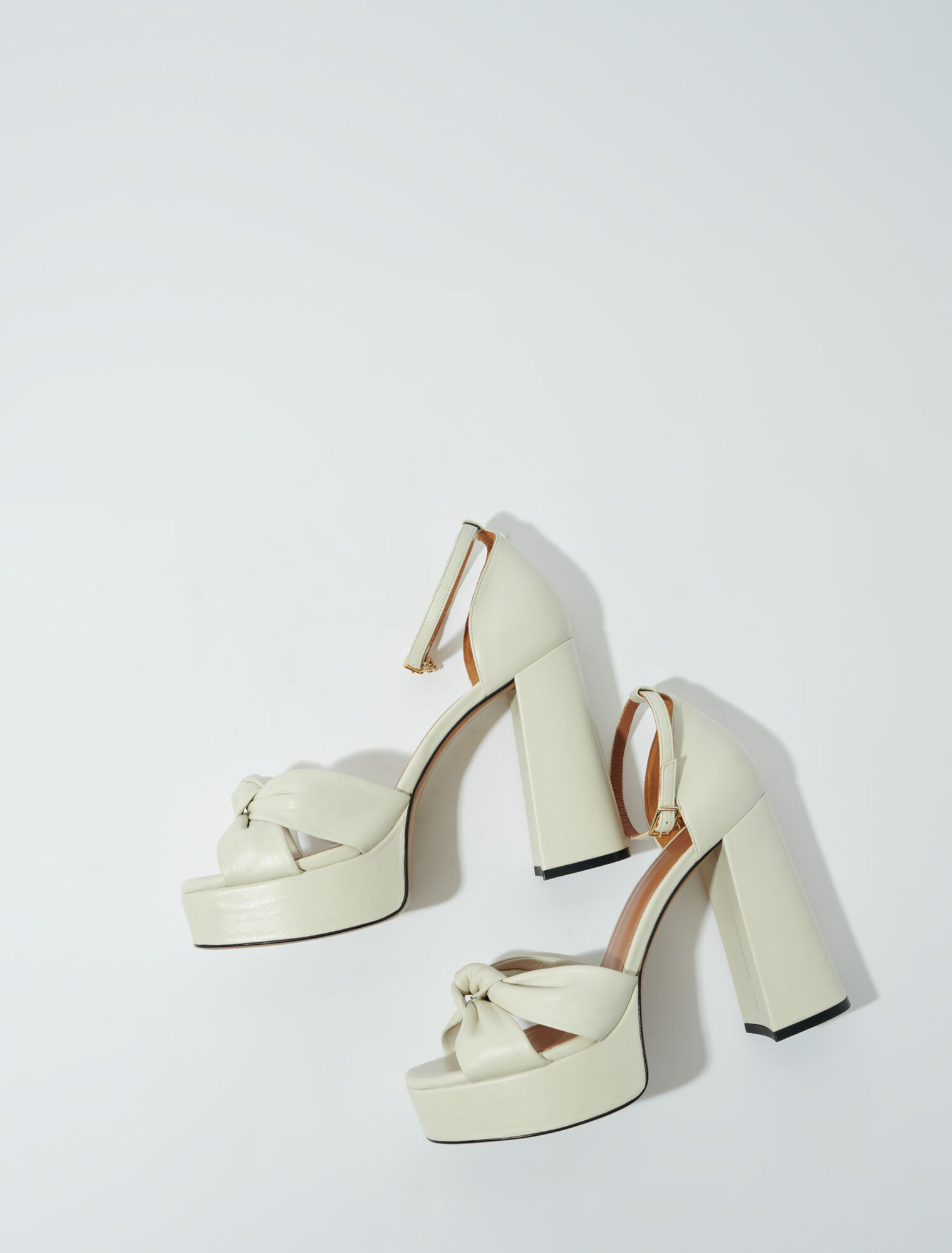 Sandali in pelle con zeppa