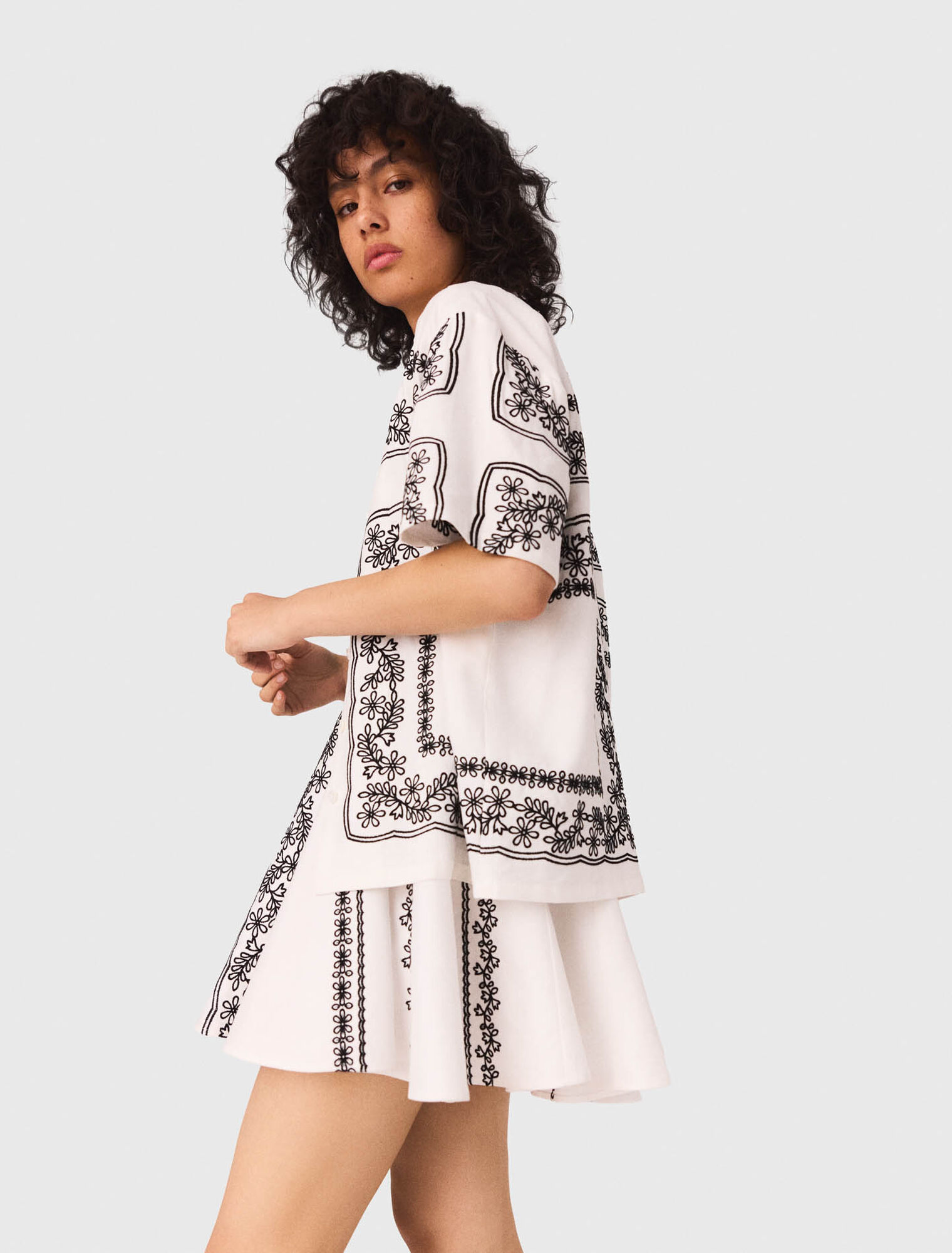 Camicia maniche corte ricamata