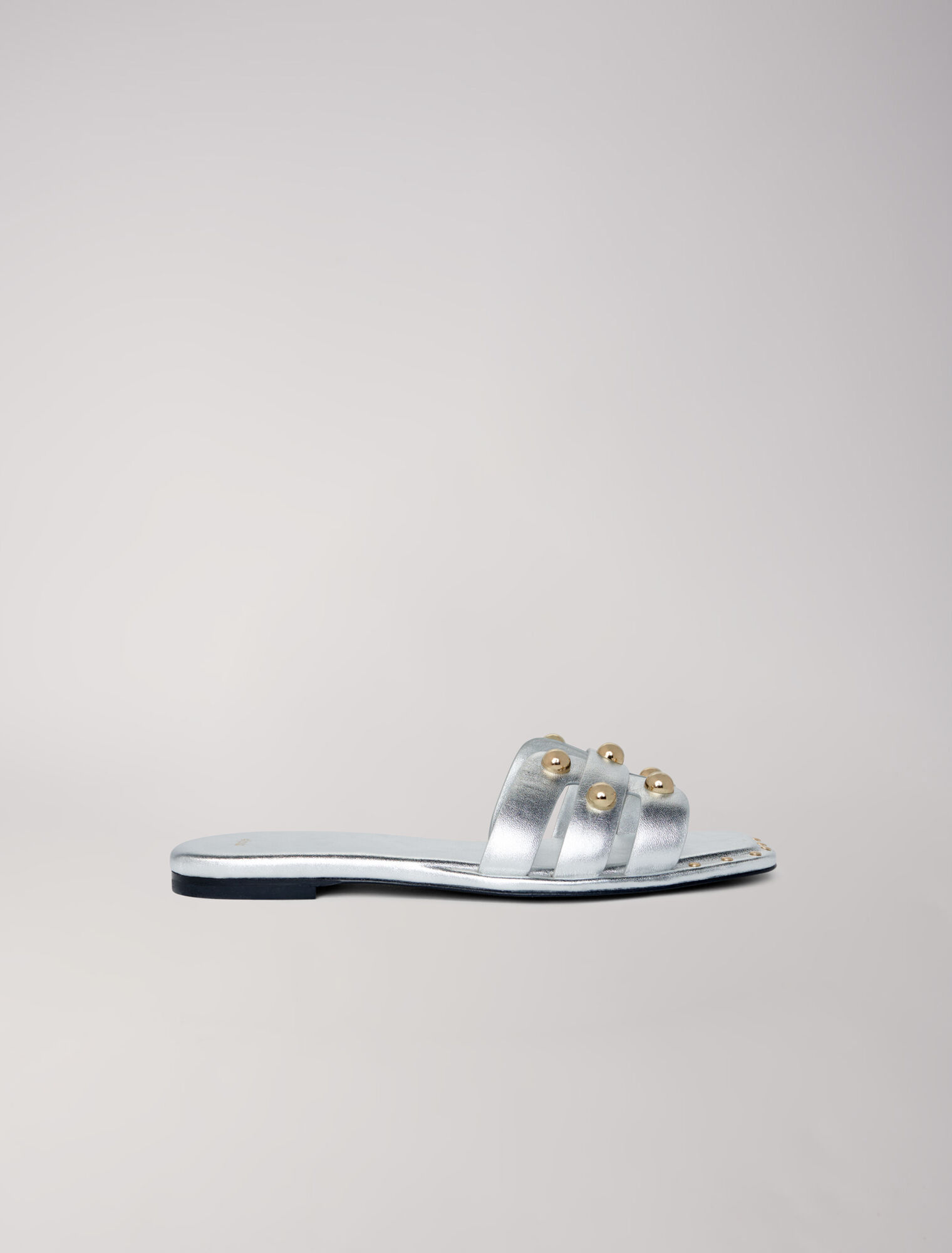Mules in pelle borchiate