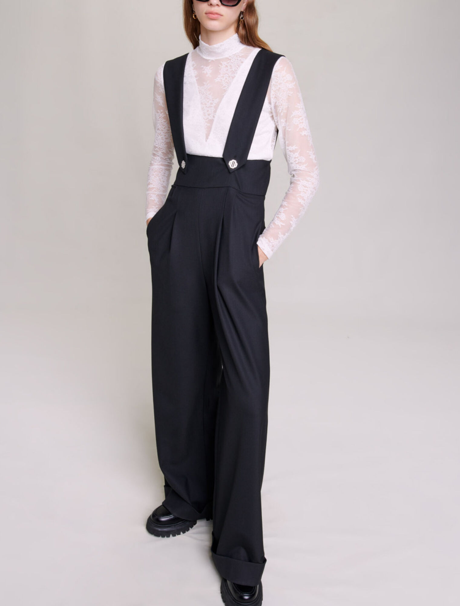 Pantaloni larghi con bretelle