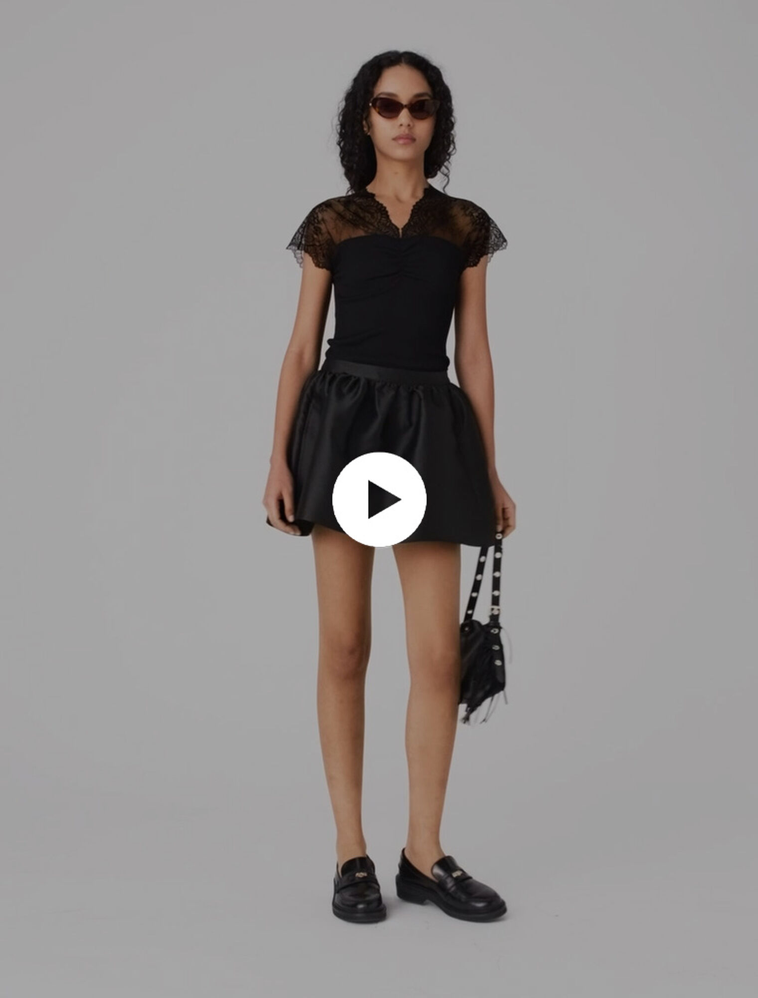 Top in jersey con applicazioni in pizzo