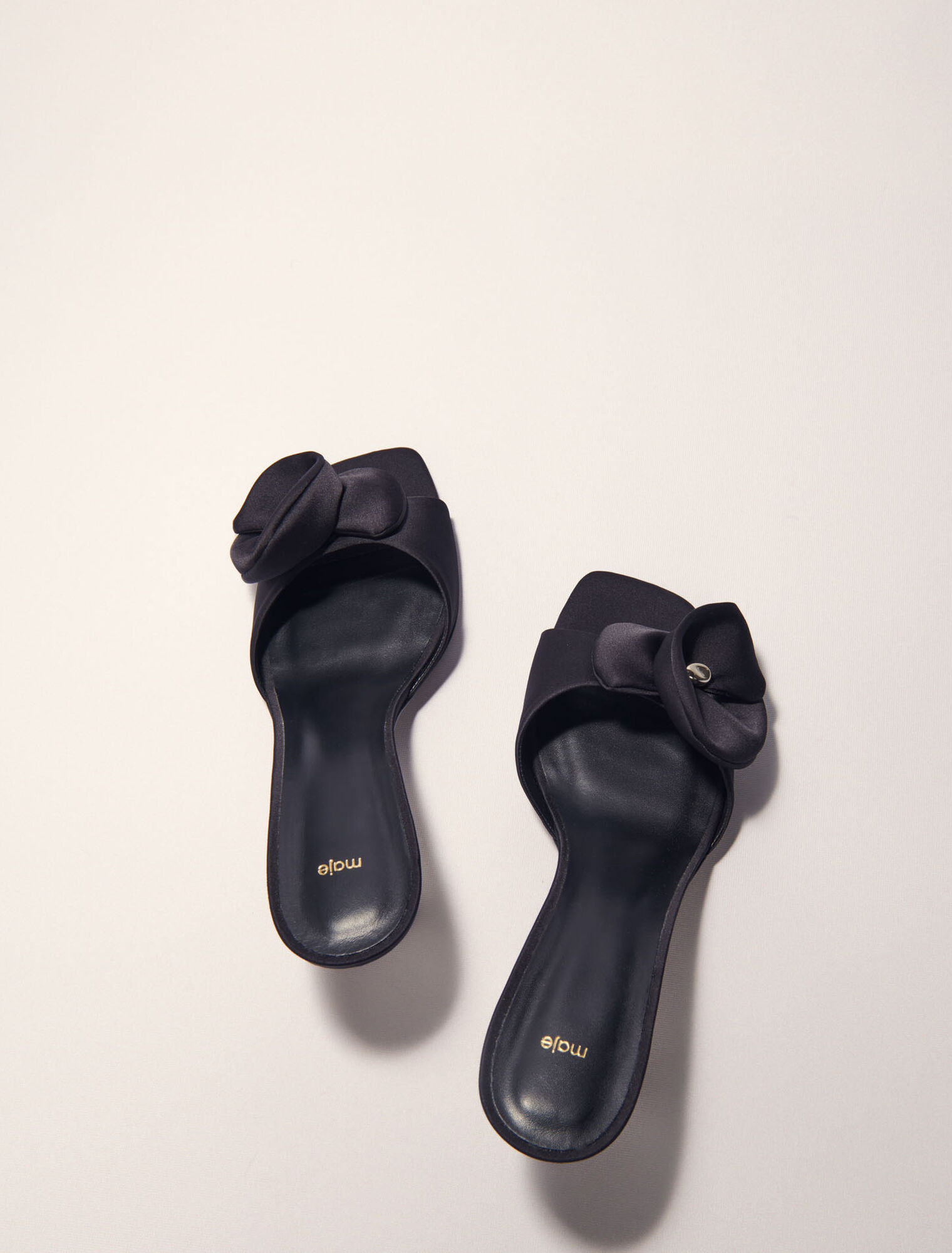 Mules in tessuto con fiore in raso