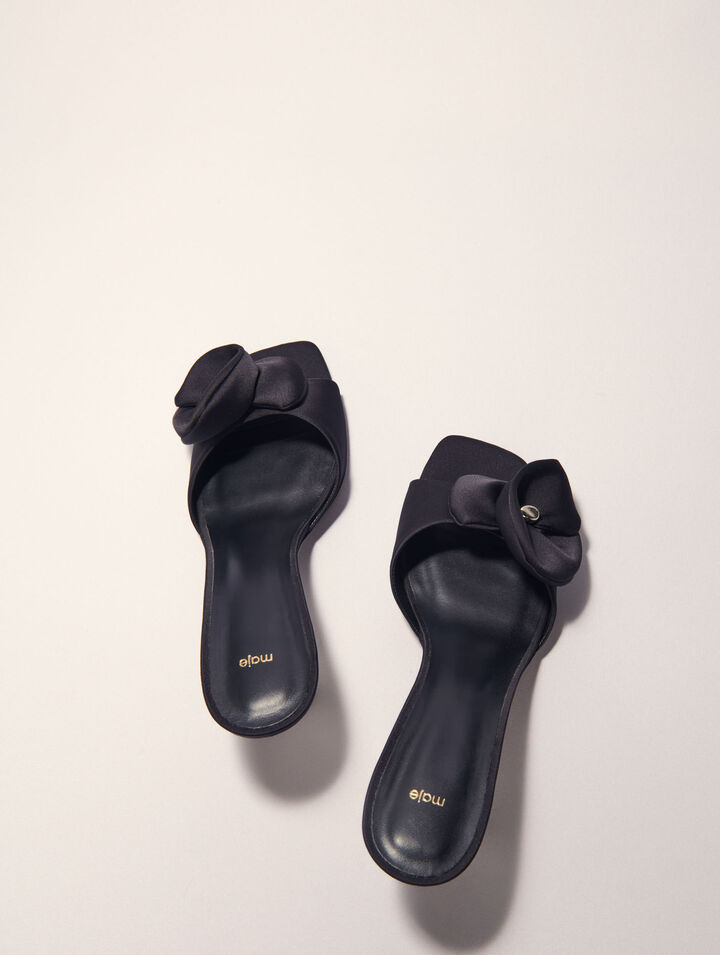 Mules in tessuto con fiore in raso