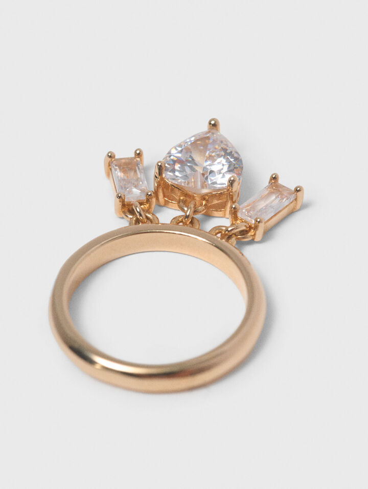 Anello d'oro con gioielli di strass