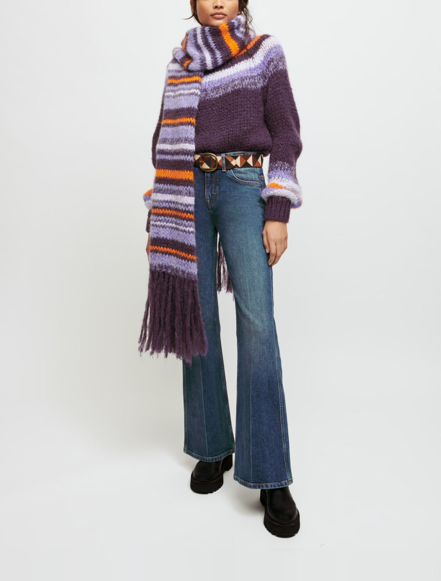 Jeans a base gamba svasata con morsetti