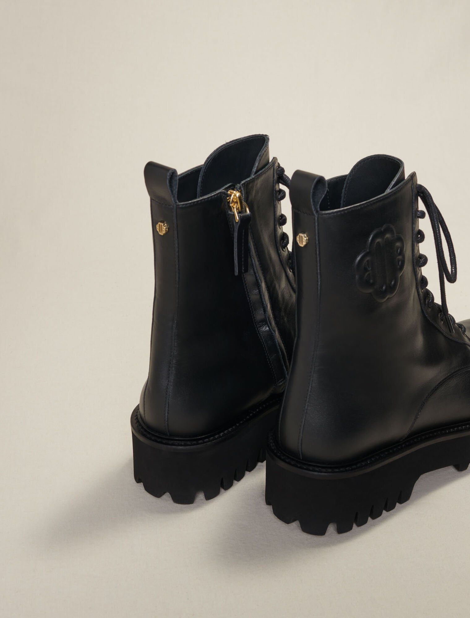 Stivaletti stringati in pelle nera