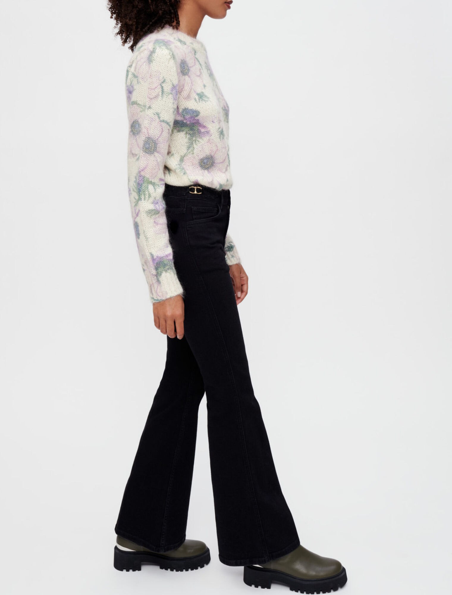Jeans svasati con borchie