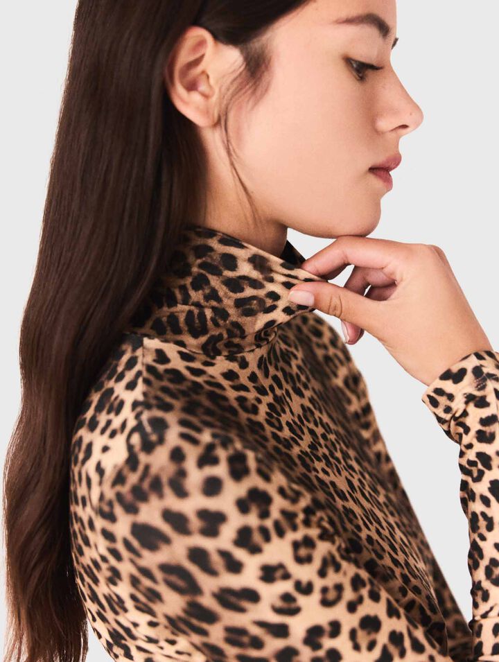 T-shirt con stampa leopardata