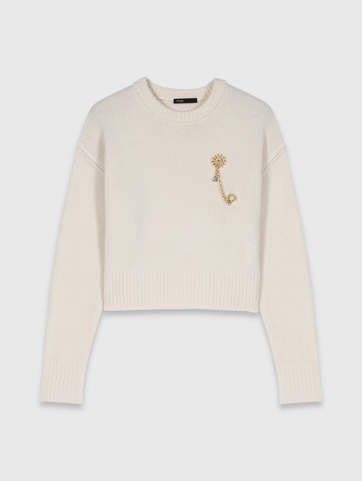 Pullover con spilla floreale