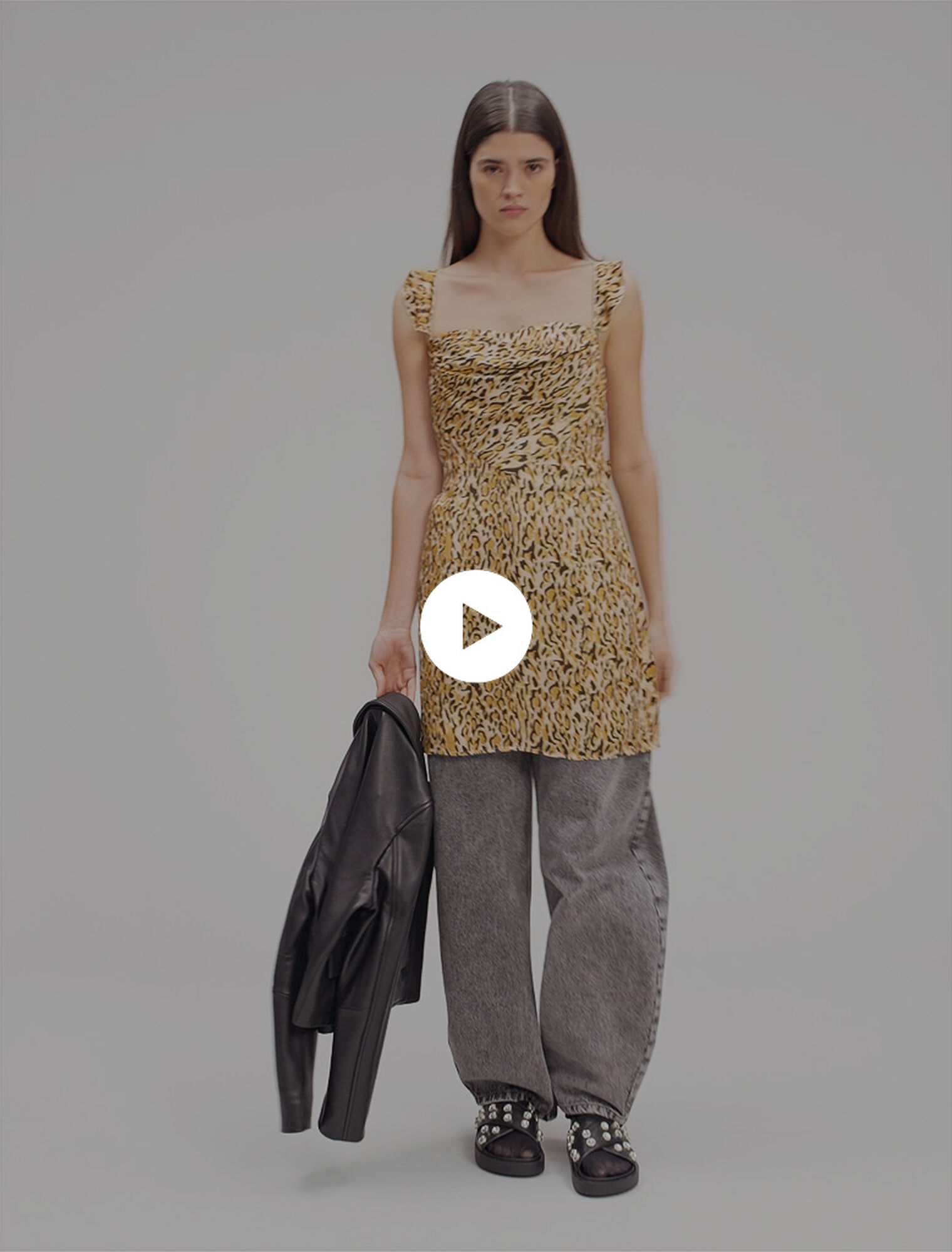 Abito corto con stampa leopardata