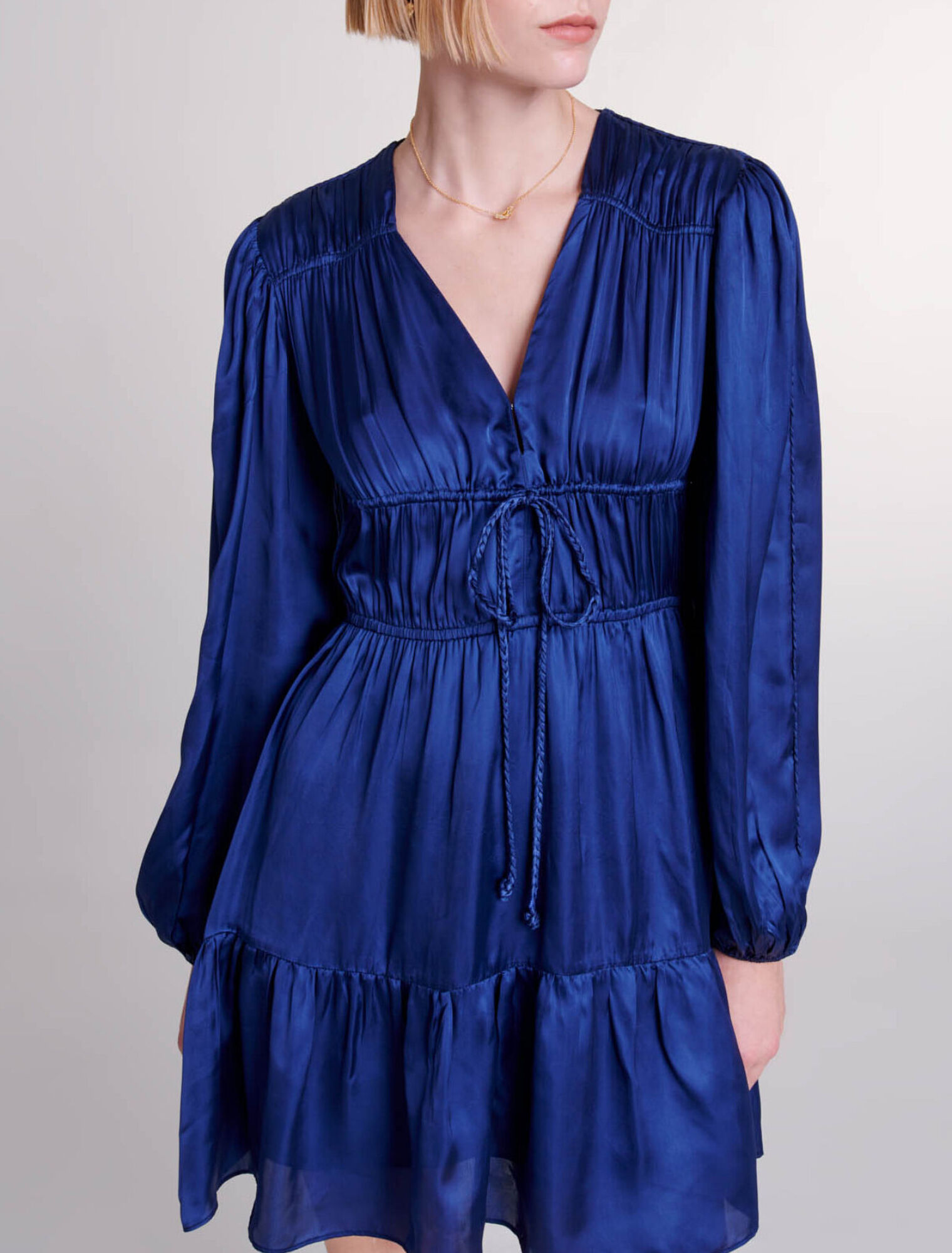 Abito corto satinato