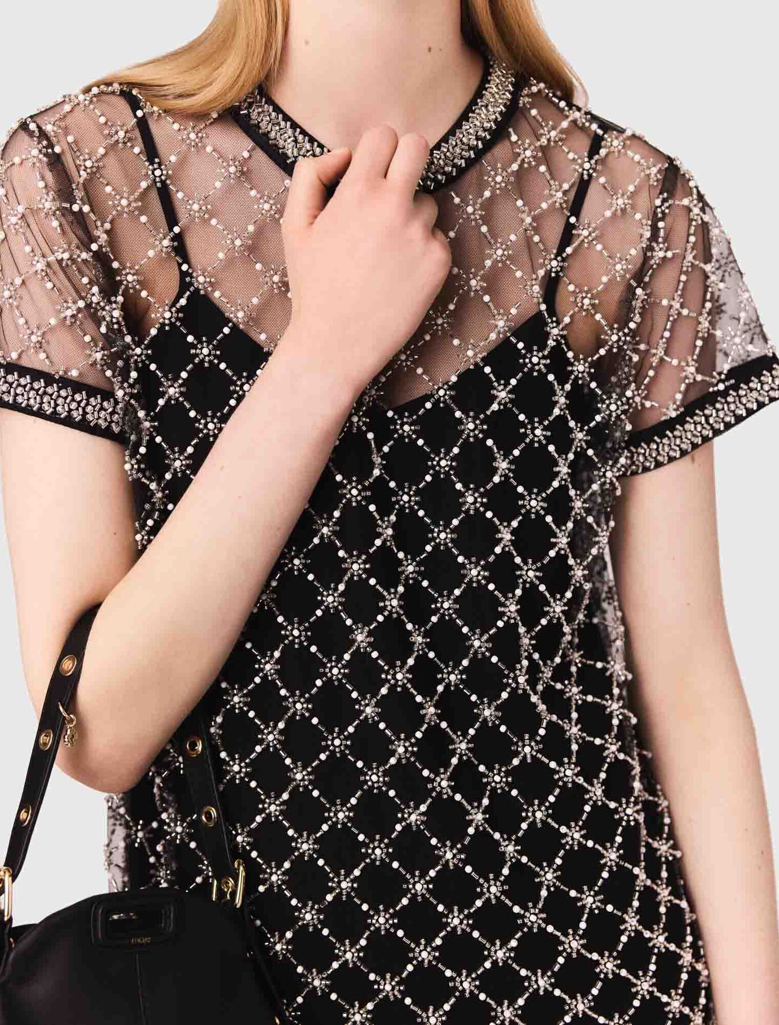 Abito corto in tulle ricamato