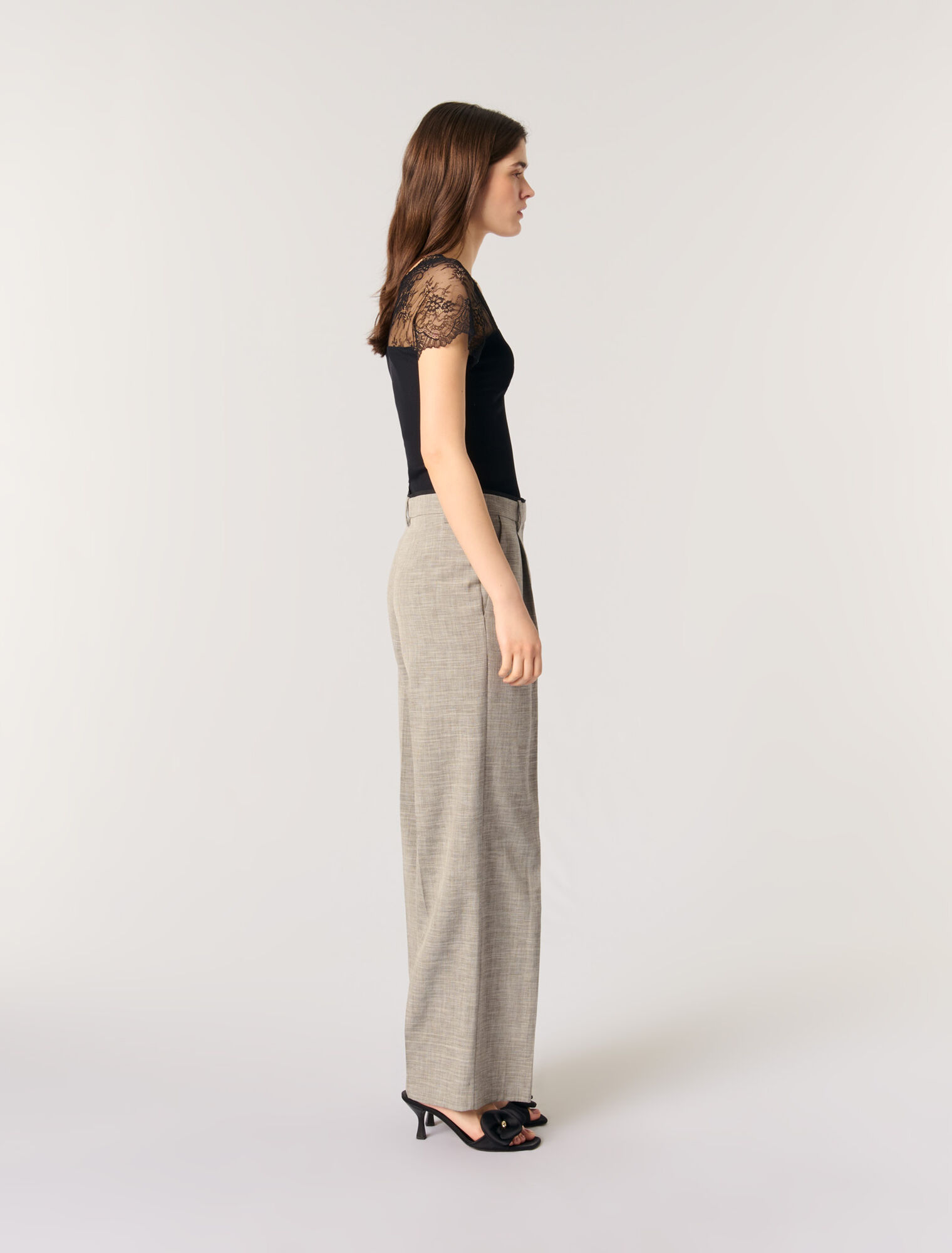 Top in jersey con applicazioni in pizzo